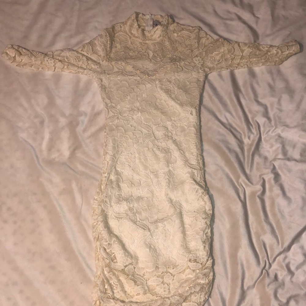this dress is tight and fit good.